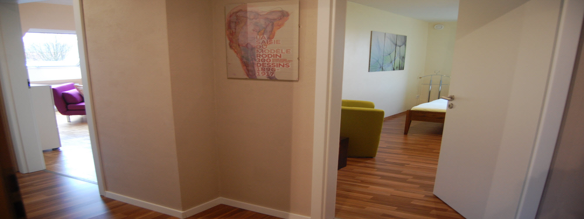 Der Flur erschließt Küche, Wohnzimmer, Schlafzimmer und Duschbad Flur