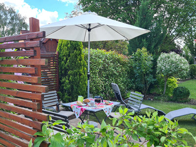 Ferienwohnung Akazienblüte nahe Bamberg:  Freisitz im Garten