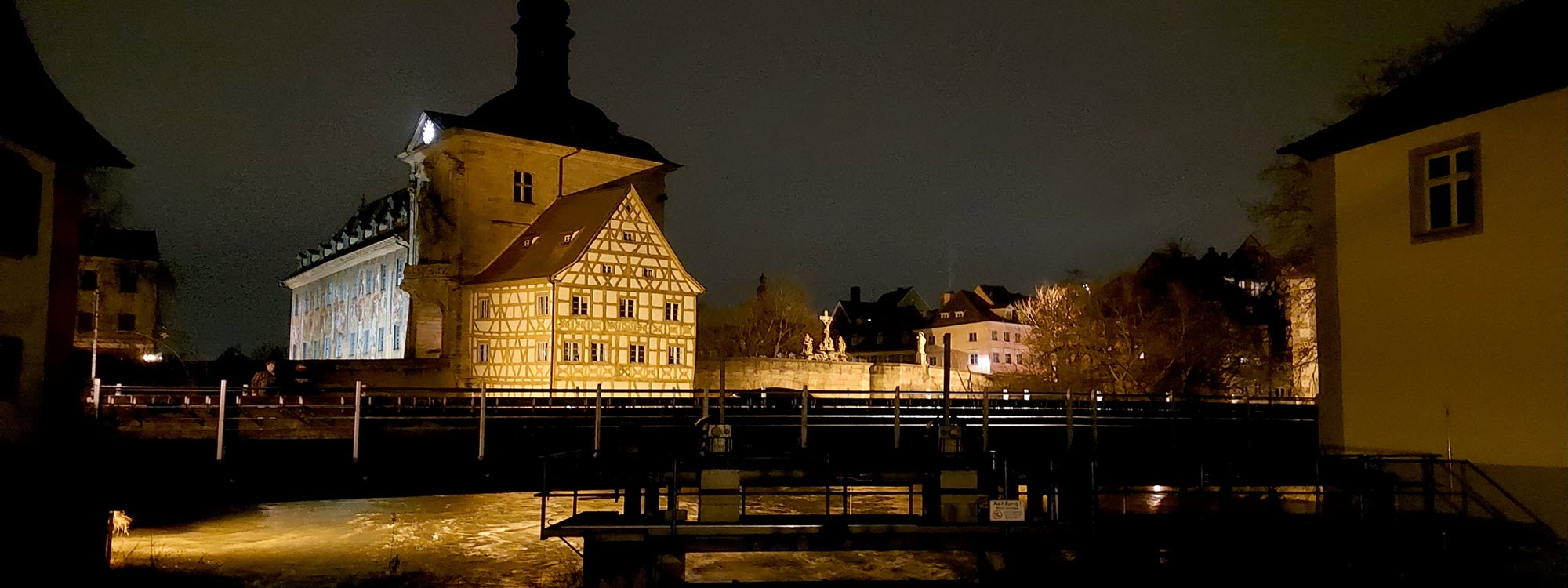 Winterzeit in der Akazienblüte: Altes Rathaus